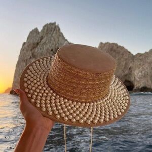 Wide-Brimmed Tan Straw Hat with Pearl Decoration